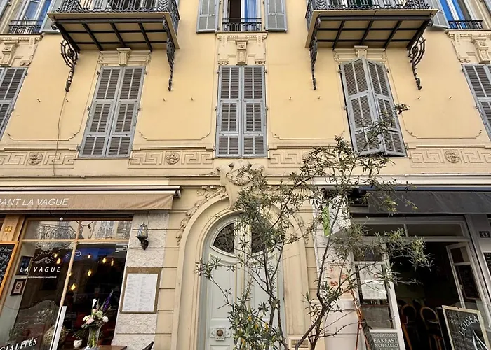 Studio A Louer Au Coeur Du Carre D Or A Nice, Rue Dalpozzo A 150 Metres Des Plages